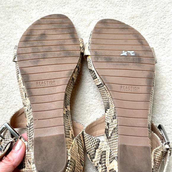 Kenneth Cole Reaction Great Buckle Reptile Print Gladiator Mule Sandals 8.5 - Picture 10 of 11